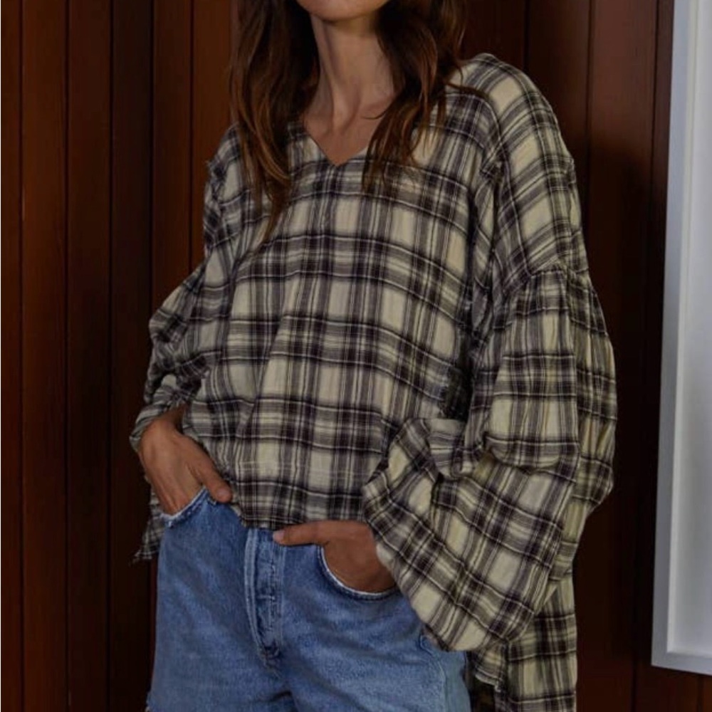 By Together Cream and Black Plaid V-Neck Balloon Sleeve Tunic